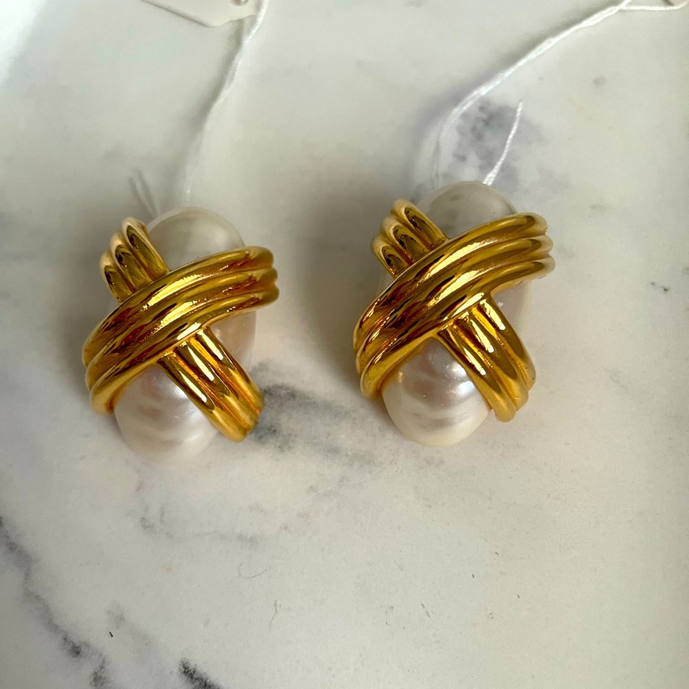 Beautiful Twist Knot Gold and Pearl Earrings